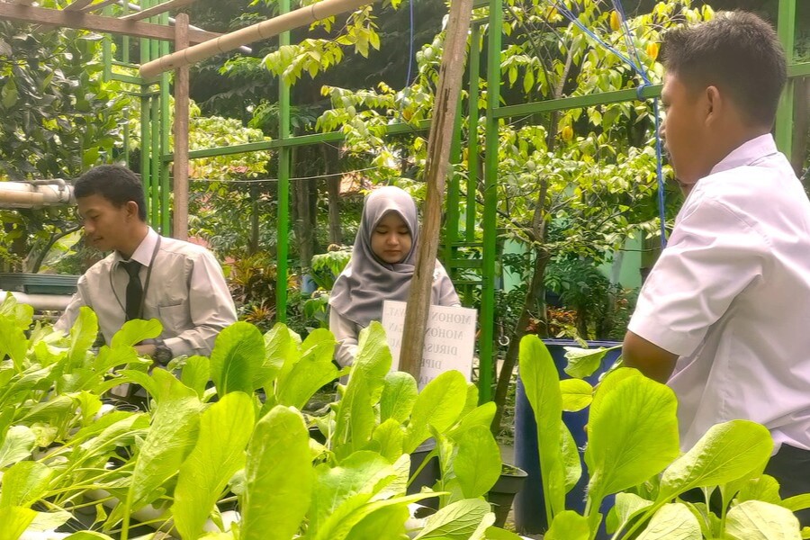 Free Restaurant Bootstrap Website Template by FreeHTML5.co